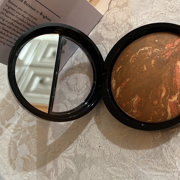 LAURA GELLER FOUNDATION - Picture 8 of 11